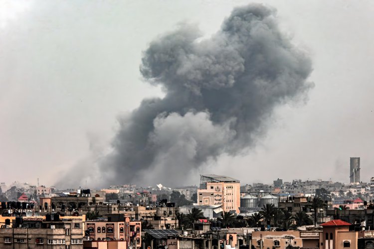 Israeli Military Withdraws from Gaza Hospital Complex