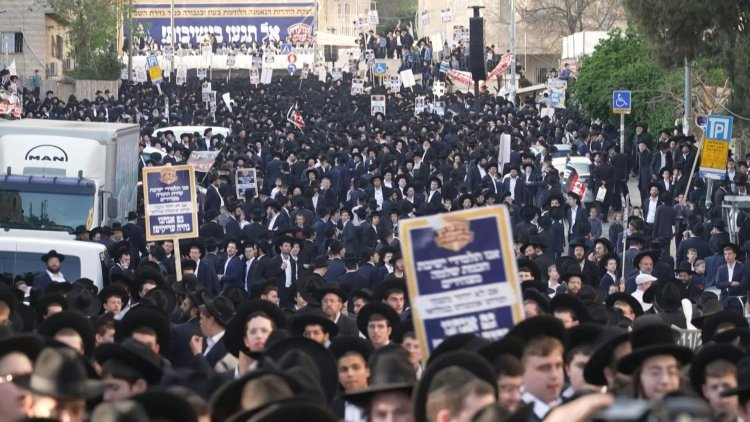 Ultra-Orthodox Jews Protest Draft in Jerusalem