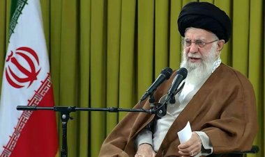 Ayatollah Khamenei Urges Pressure on Israel
