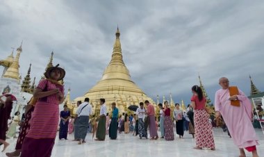 Thousands Mark Buddha's Birthday at Myanmar's Shwedagon