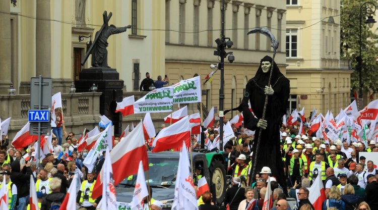 Polish Farmers Rally in Warsaw Against EU Environmental Rules