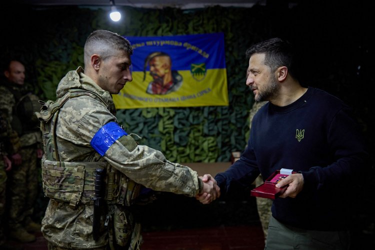 Zelensky Meets Troops Amid Intense Kharkiv Offensive