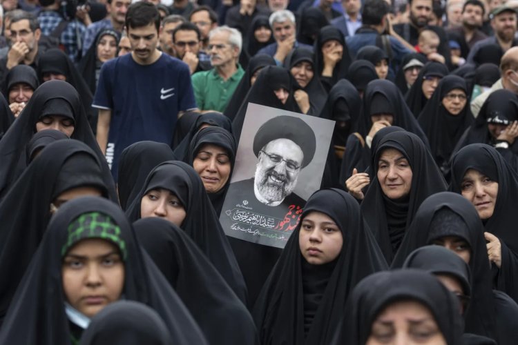 Iranians mourn the death of the president