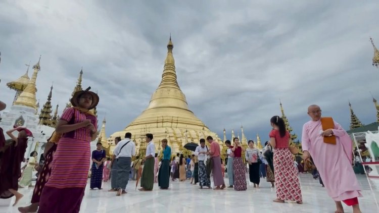 Thousands Mark Buddha's Birthday at Myanmar's Shwedagon