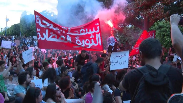 Tunisians Protest Against Presidential Decree