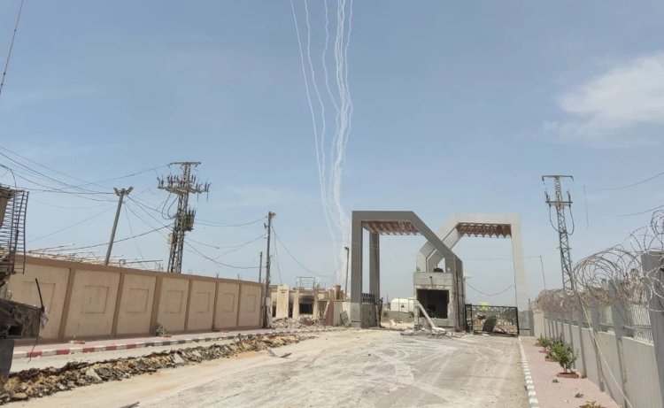 Hamas Launches Rocket Barrage at Tel Aviv