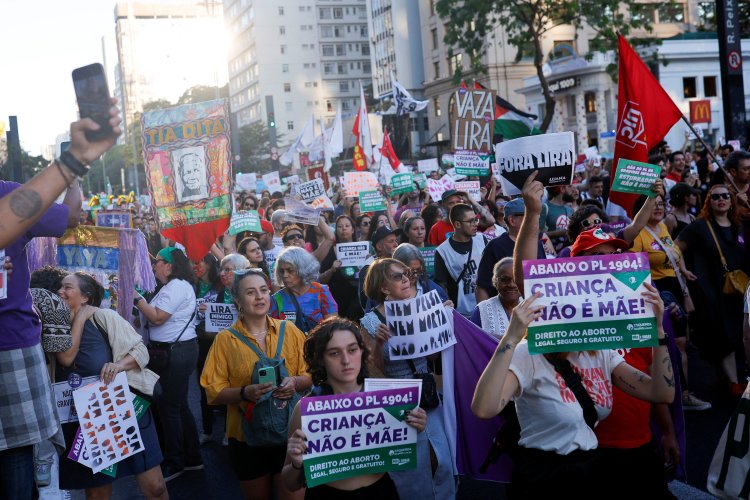 Thousands Protest Brazil's Proposed Stricter Abortion Law