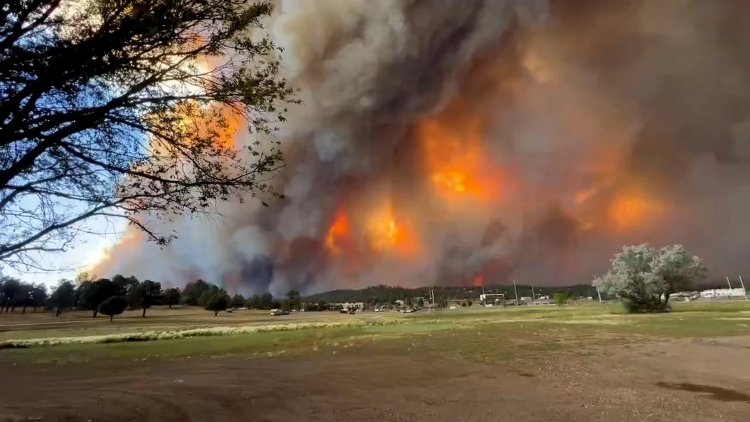 Ruidoso Residents Flee Growing Wildfire Threat