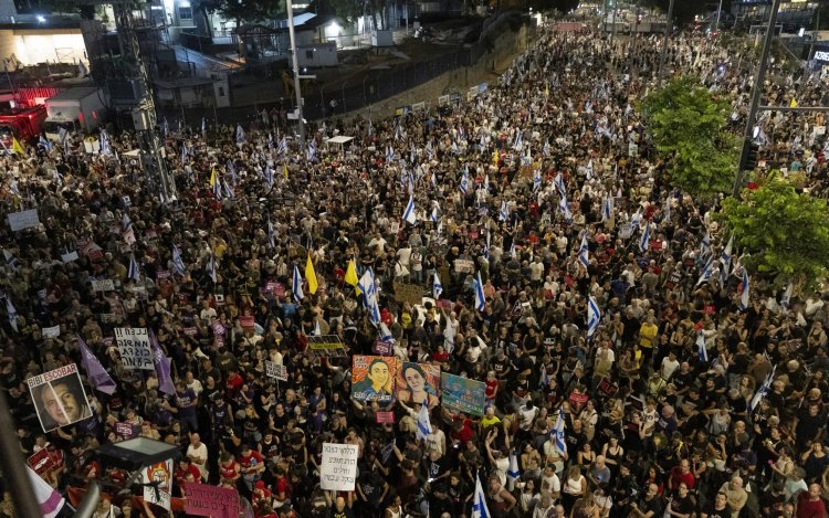 Thousands Protest Netanyahu Government