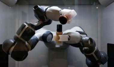 AI Robots Customize Cosmetics in South Korea