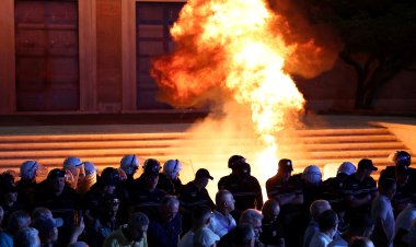 Albanian Protesters Target Government Offices