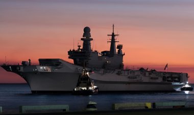 Italian Aircraft Carrier Cavour Arrives in Australia