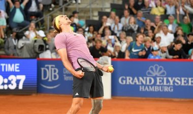 Zverev Advances with Comeback Win in Hamburg