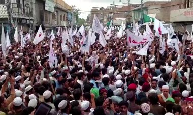 Protesters in Pakistan Rally Against Terrorism