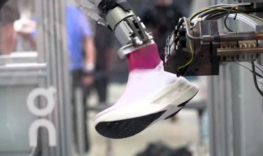 New Robotic Arm Creates High-Tech Marathon Shoes