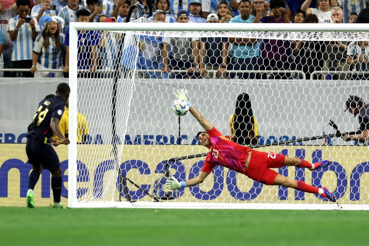 Martinez Saves Two as Argentina Advances