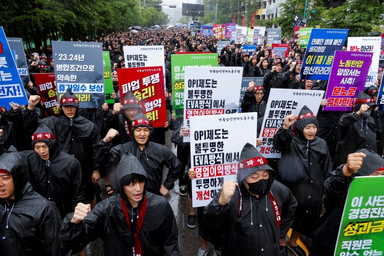 Samsung Workers Strike for Better Pay, Bonuses