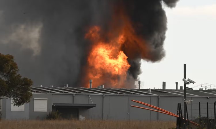 Massive Chemical Factory Fire in Melbourne