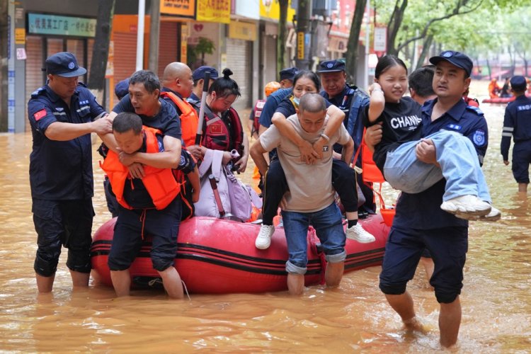 Floods Displace Hundreds in Kaizhou, China