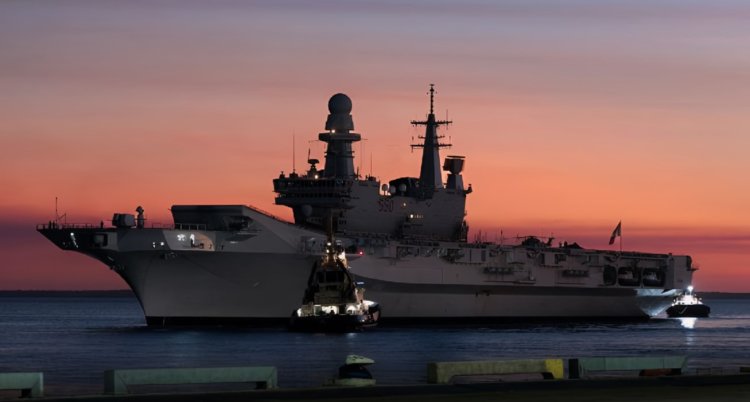 Italian Aircraft Carrier Cavour Arrives in Australia