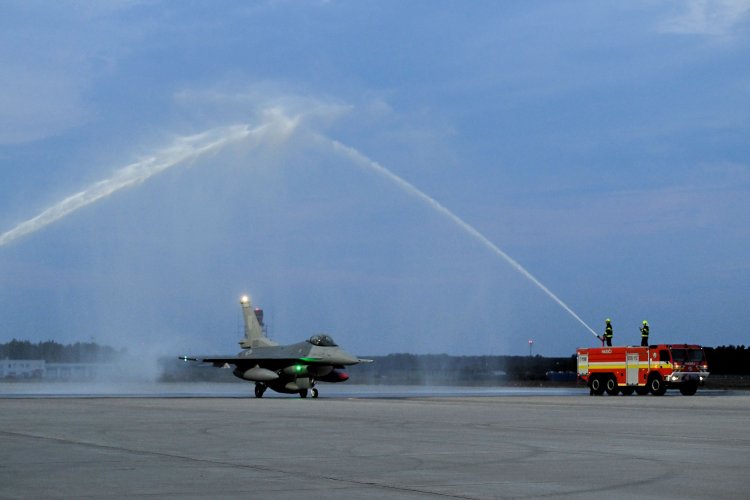 Slovakia Receives First New F-16 Fighter Jets