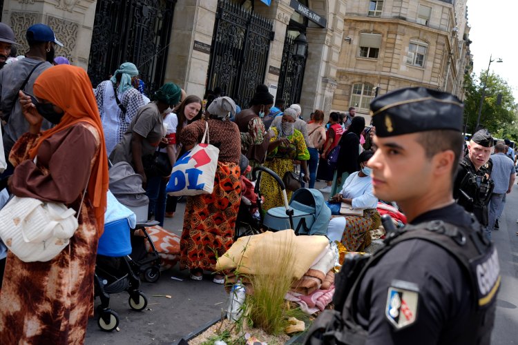 Homeless Families Protest at Paris City Hall