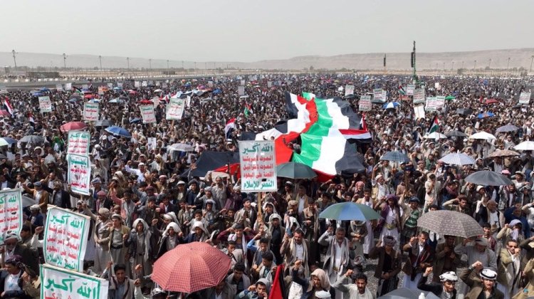 Yemenis Rally in Support of Gaza Palestinians