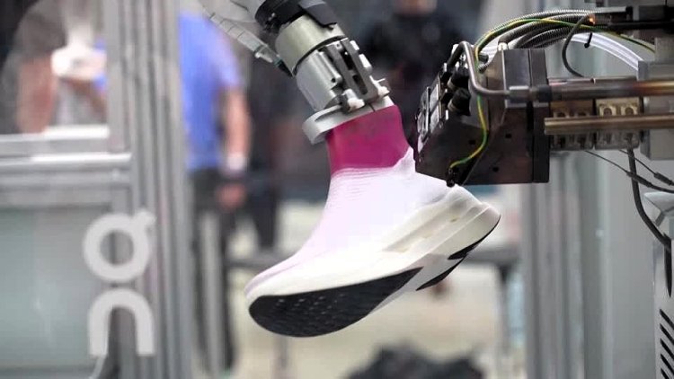 New Robotic Arm Creates High-Tech Marathon Shoes