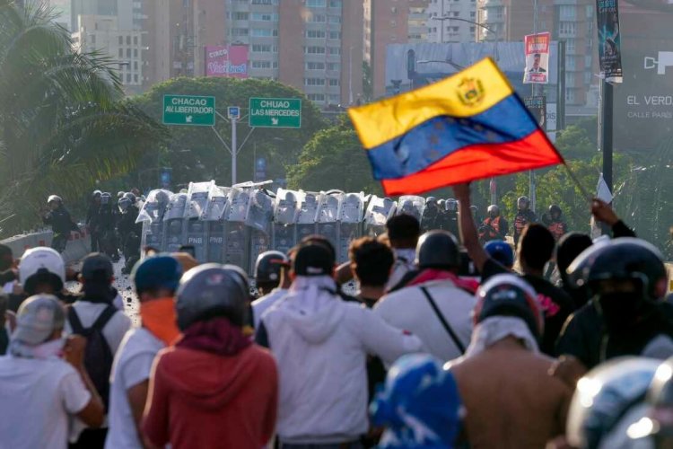 Caracas Protests Erupt After Maduro Victory