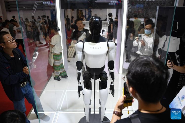 China Showcases Advanced Humanoid Robots at WRC