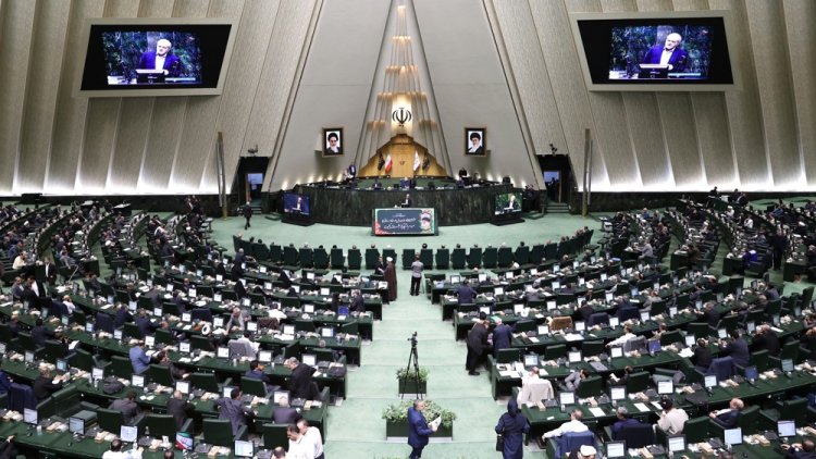 Iranian Parliament Approves New Cabinet of 19 Ministers