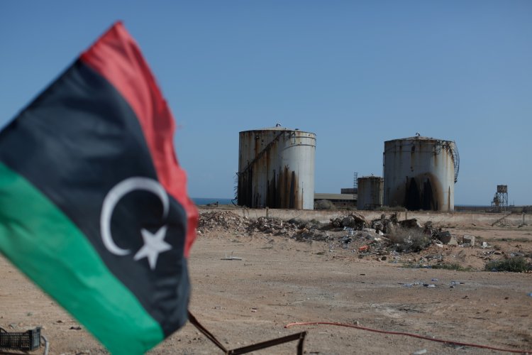 Libya's Oil Output Halved Amid Political Standoff