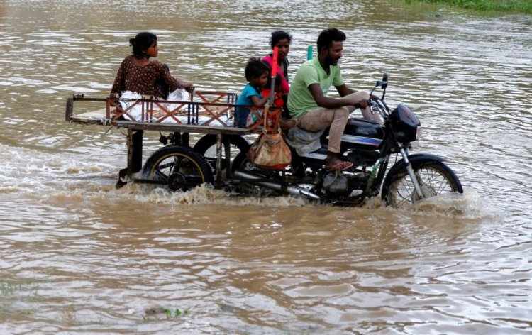 Heavy Rains Flood Gujarat and Pakistan’s Coasts