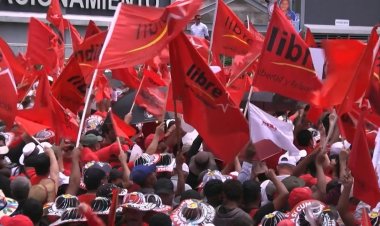 Thousands Rally in Support of President Castro