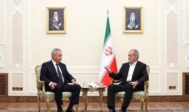 Shoigu Meets Iranian Defense Chief in Tehran