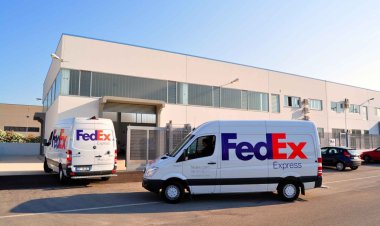FedEx reports sharp profit decline