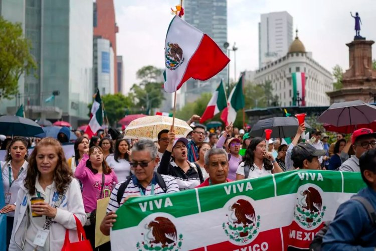 Mexican Judiciary Workers Protest Over Reform