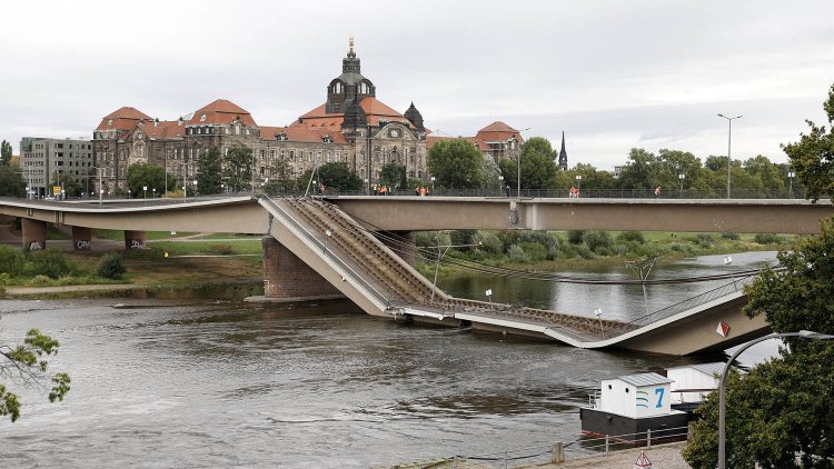 Dresden Engineers Demolish Collapsed Bridge Section