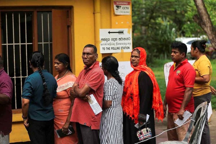 Sri Lankans vote in close presidential election