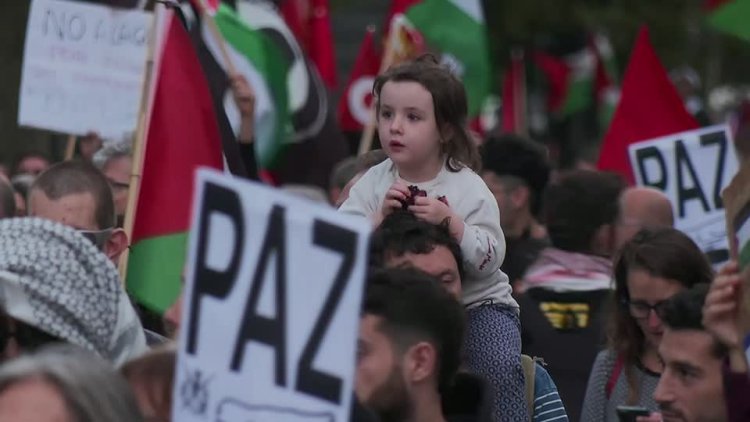 Thousands march in Spain to support Palestine