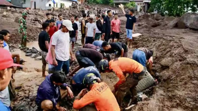 Landslide kills 15 at illegal gold mine in Sumatra