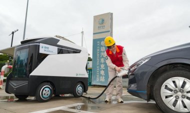 Shanghai deploys mobile charging robots on highways
