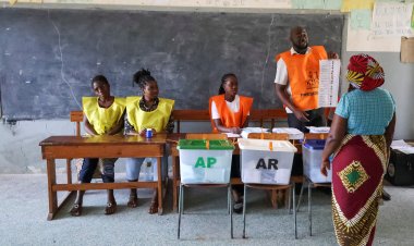 Mozambicans vote in tense general election