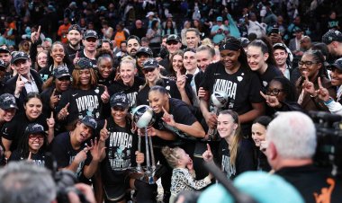 NY Liberty celebrated in ticker-tape parade