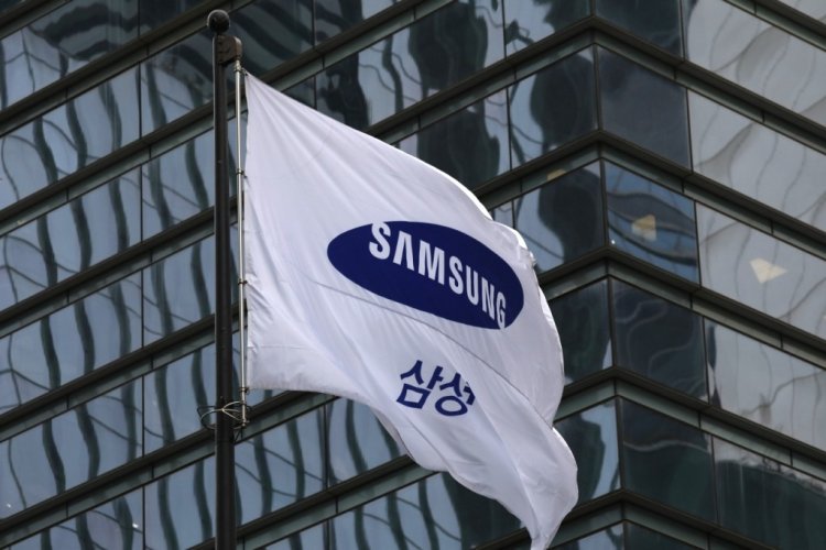 Samsung profits rise but miss estimates amid AI lag