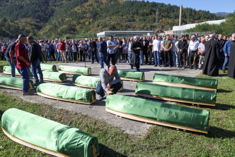 Bosnia mourns victims of deadly flash floods