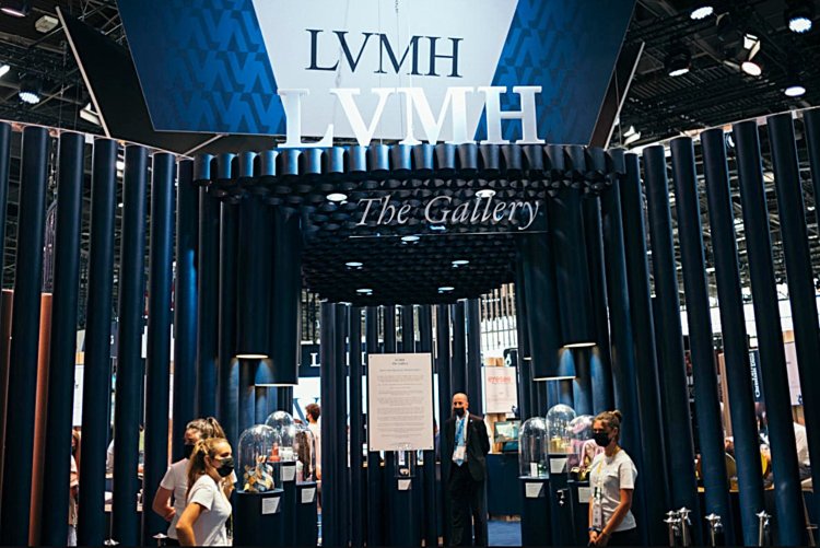 LVMH reports first sales drop since pandemic