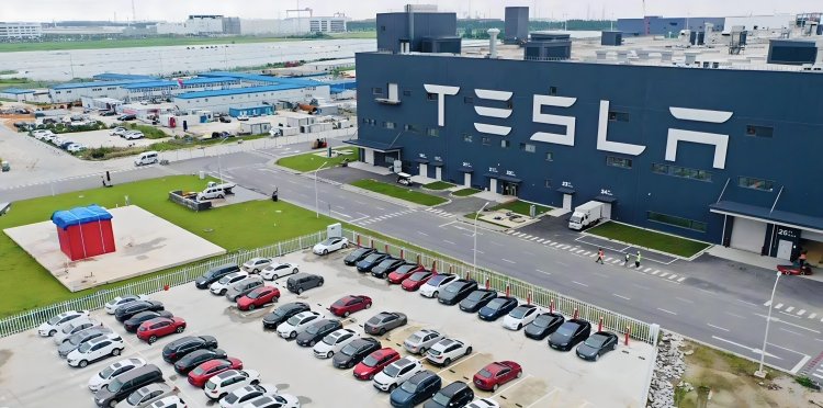 Tesla predicts slight growth in vehicle deliveries