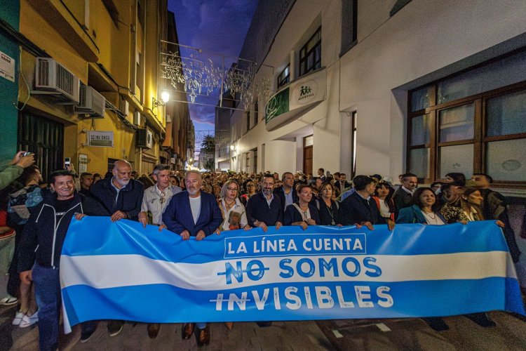 Spanish town marches for Gibraltar border deal