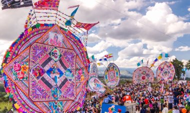Giant kites soar in Guatemala’s All Saints Day fest